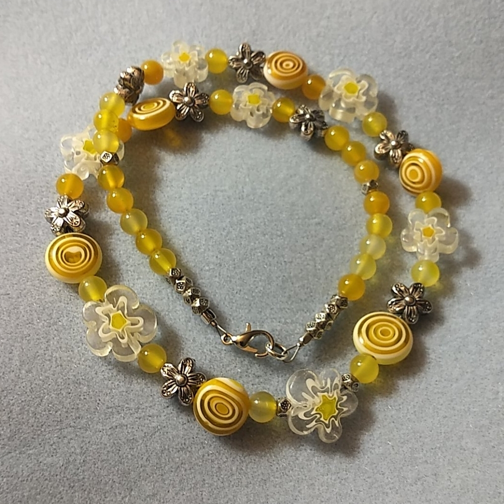 Yellow agate and glass daisy necklace